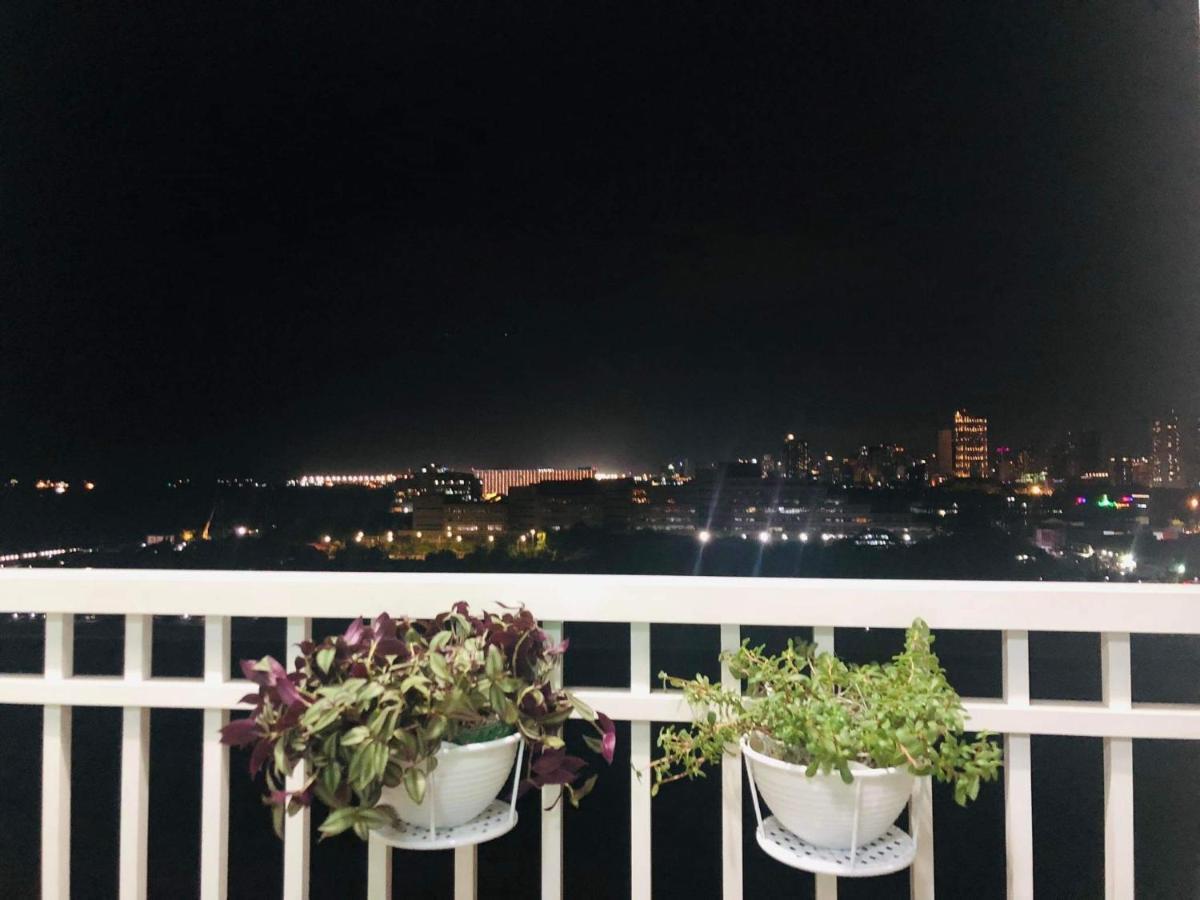 Ebony'S Place At Shore Residences Manila Exterior photo